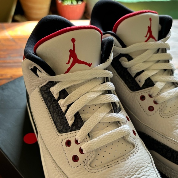 Air Jordan 3 Retro Denim SE 'Fire Red' CZ6634-100. Size 6 youth - 7 women’s - Picture 8 of 9